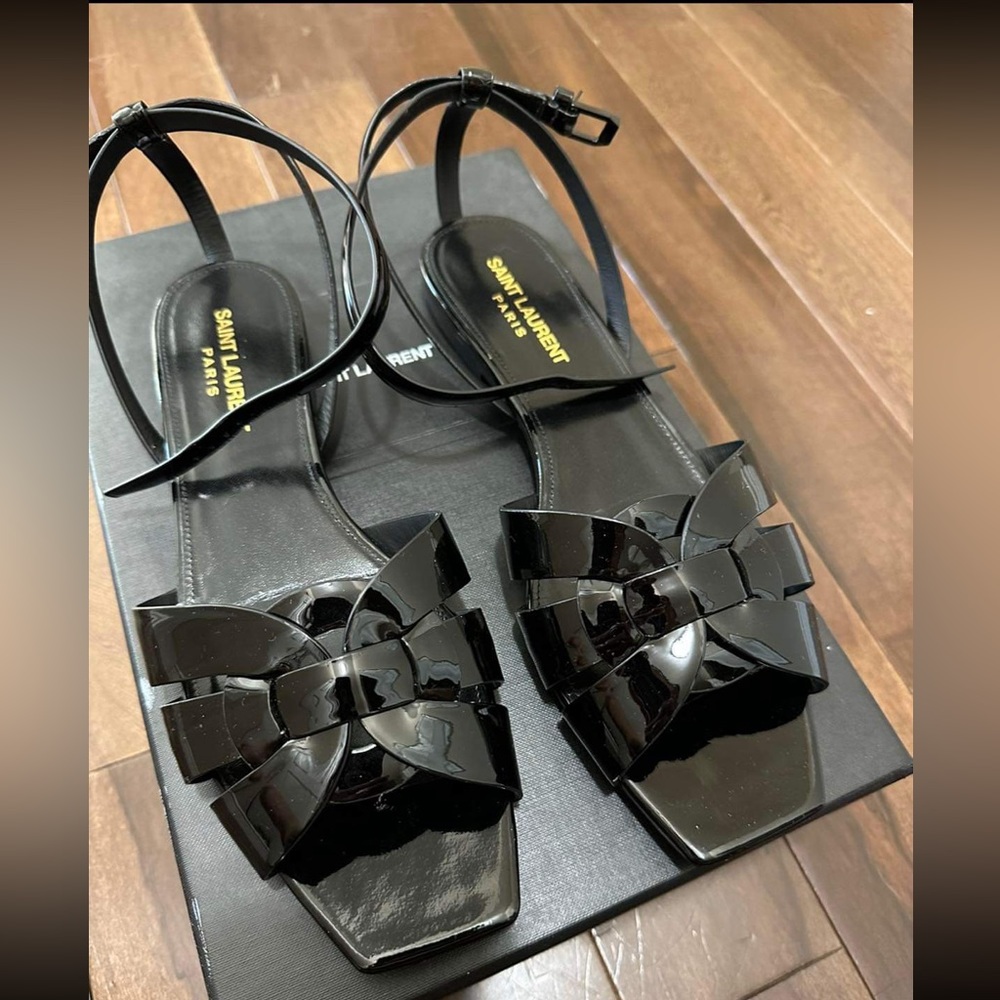 YSL Tribute Flat Sandals in patent leather size 38.5